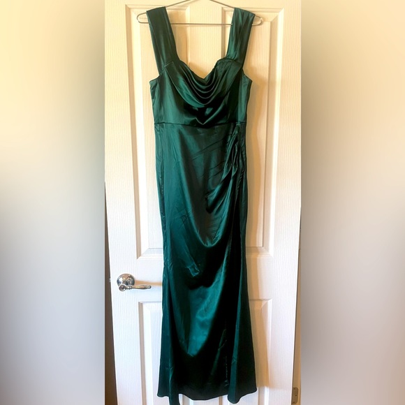 Lulus Off the Shoulder Emerald Green Maxi Dress. - Picture 1 of 3